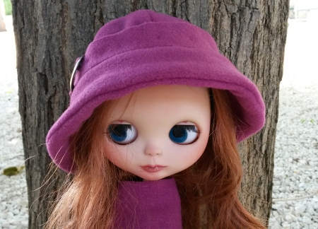 あなたは彼女の服を着替えることができます