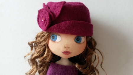 あなたは彼女の服を着替えることができます